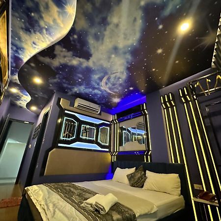 Khach San Tinh Yeu Hotel Хошимин Екстериор снимка