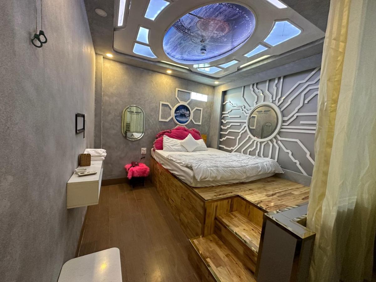Khach San Tinh Yeu Hotel Хошимин Екстериор снимка